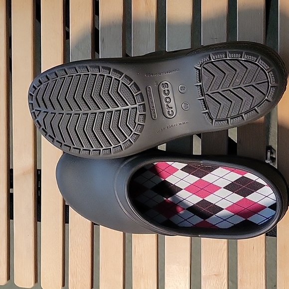 Brown Crocs size 8 never worn - Picture 3 of 9